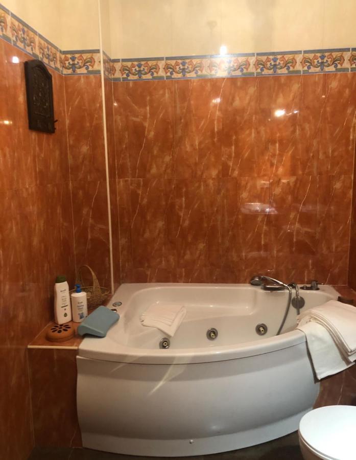 Apartamento En Pleno Centro De Marchena 3 Dormitorios 3 Banos Privados Exterior foto